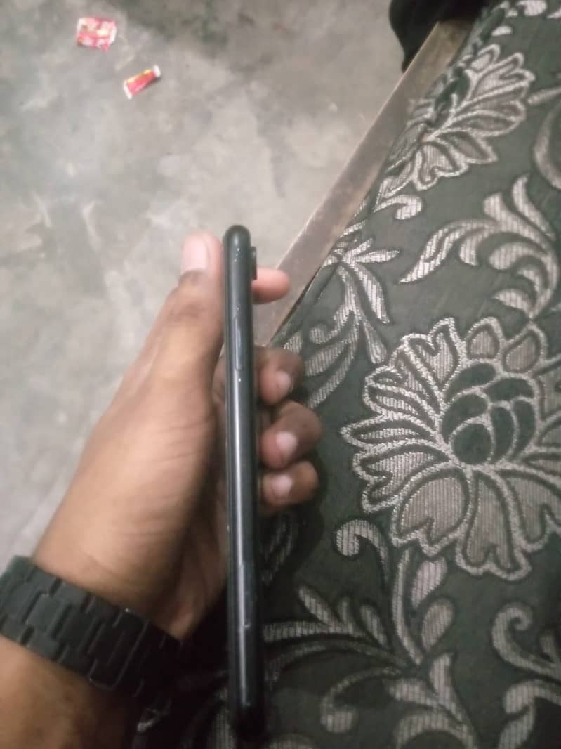 Apple iPhone XR 4
