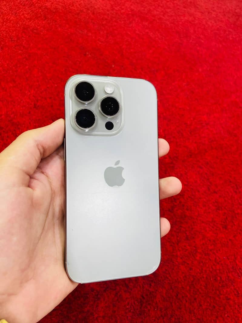 Apple iPhone 16 Pro 1