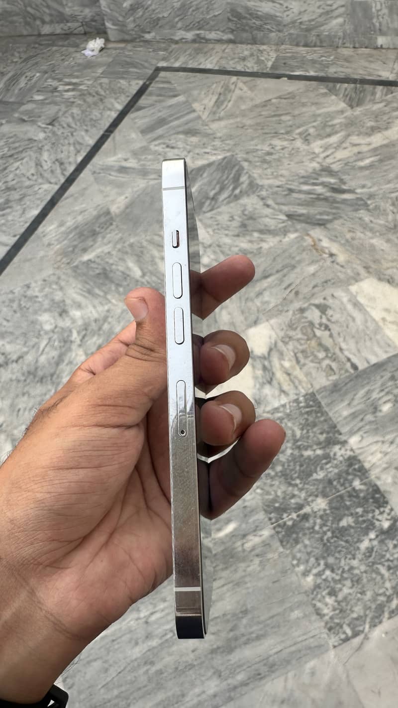 Apple iPhone 13 Pro 4