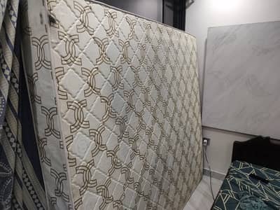 Chairman King Size Foam Mattress, 8 inch, Chairman, Used 1 Year