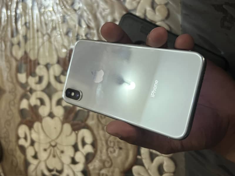 Apple iPhone X 4