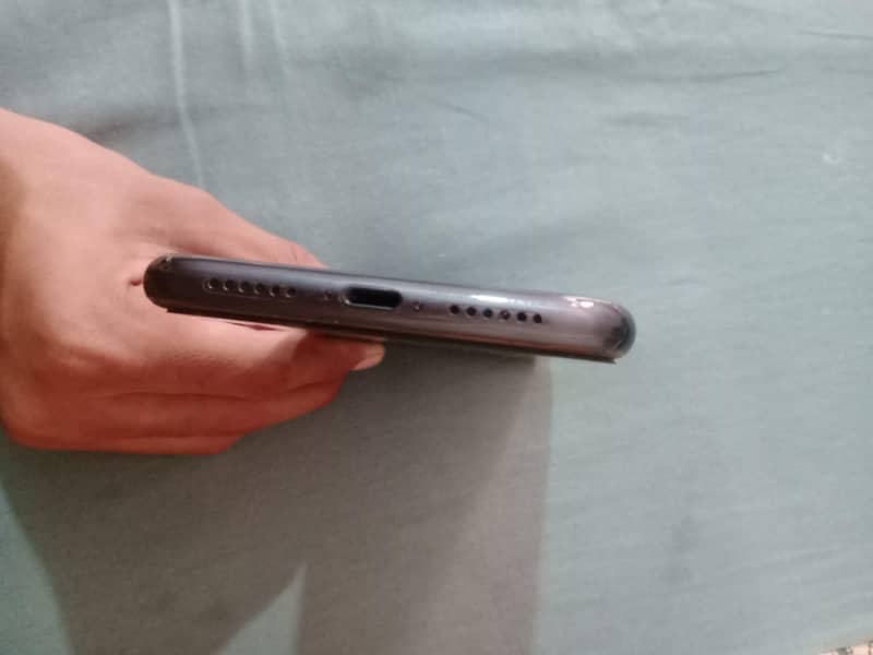 Apple iPhone 11 10