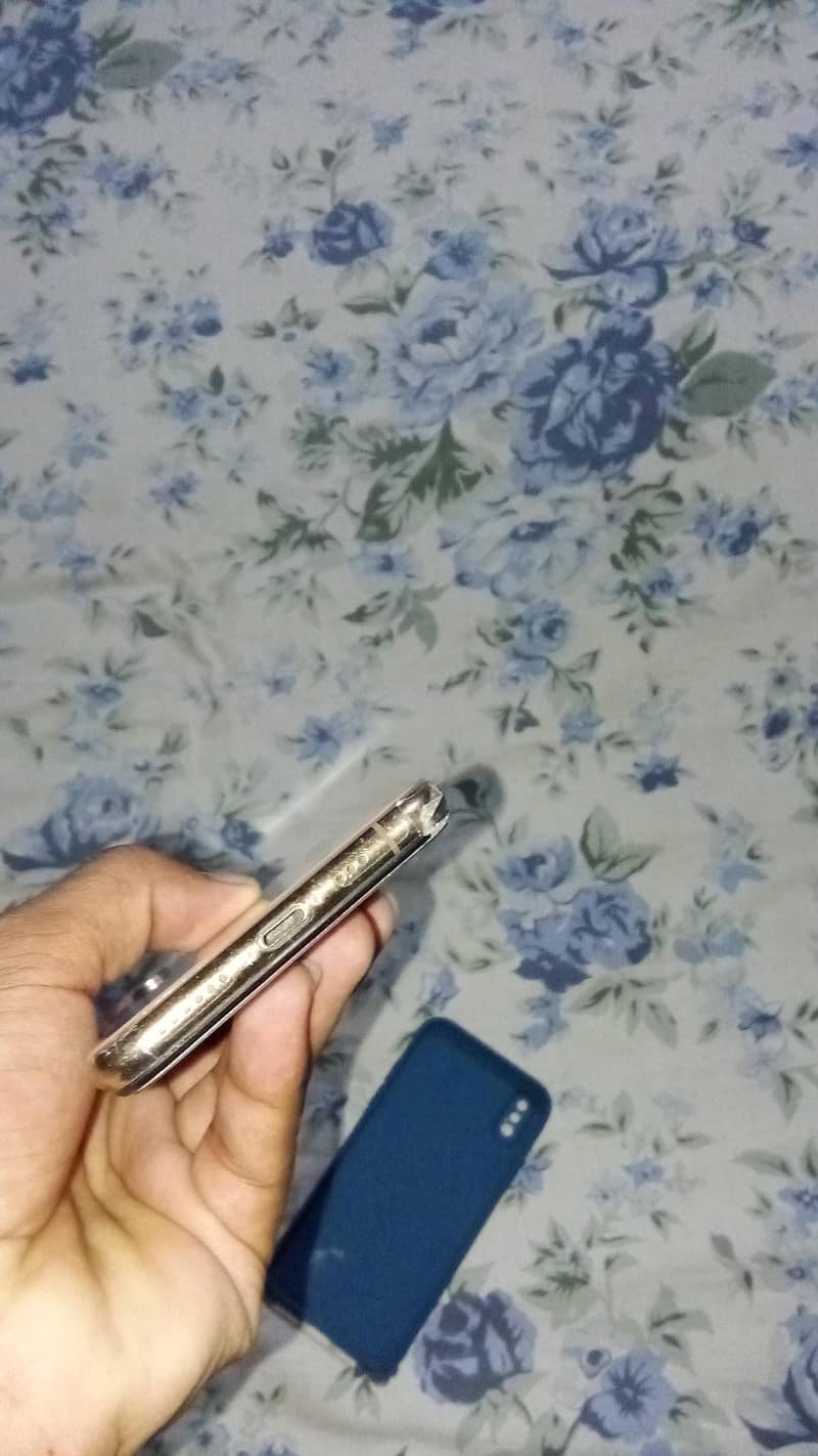 Apple iPhone XS 1