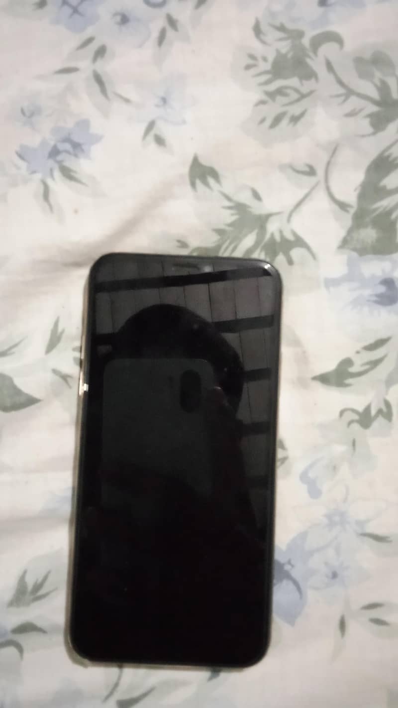 Apple iPhone XS 4