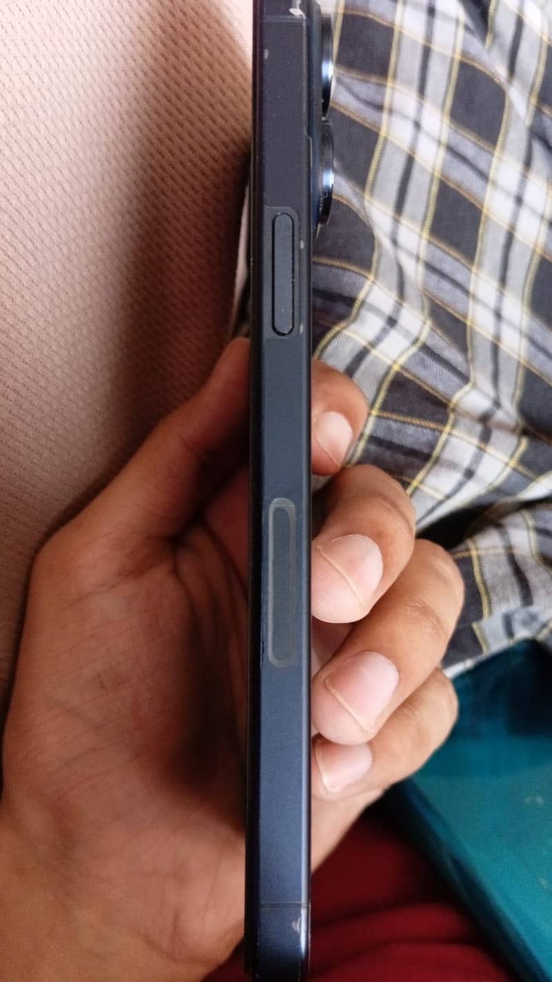 Apple iPhone 15 Pro Max 2