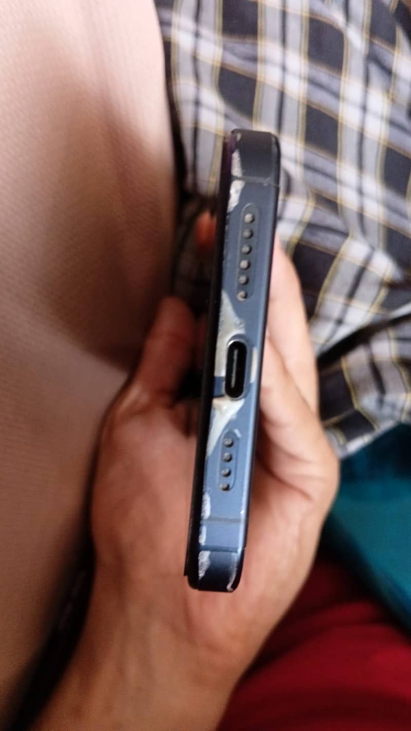 Apple iPhone 15 Pro Max 3