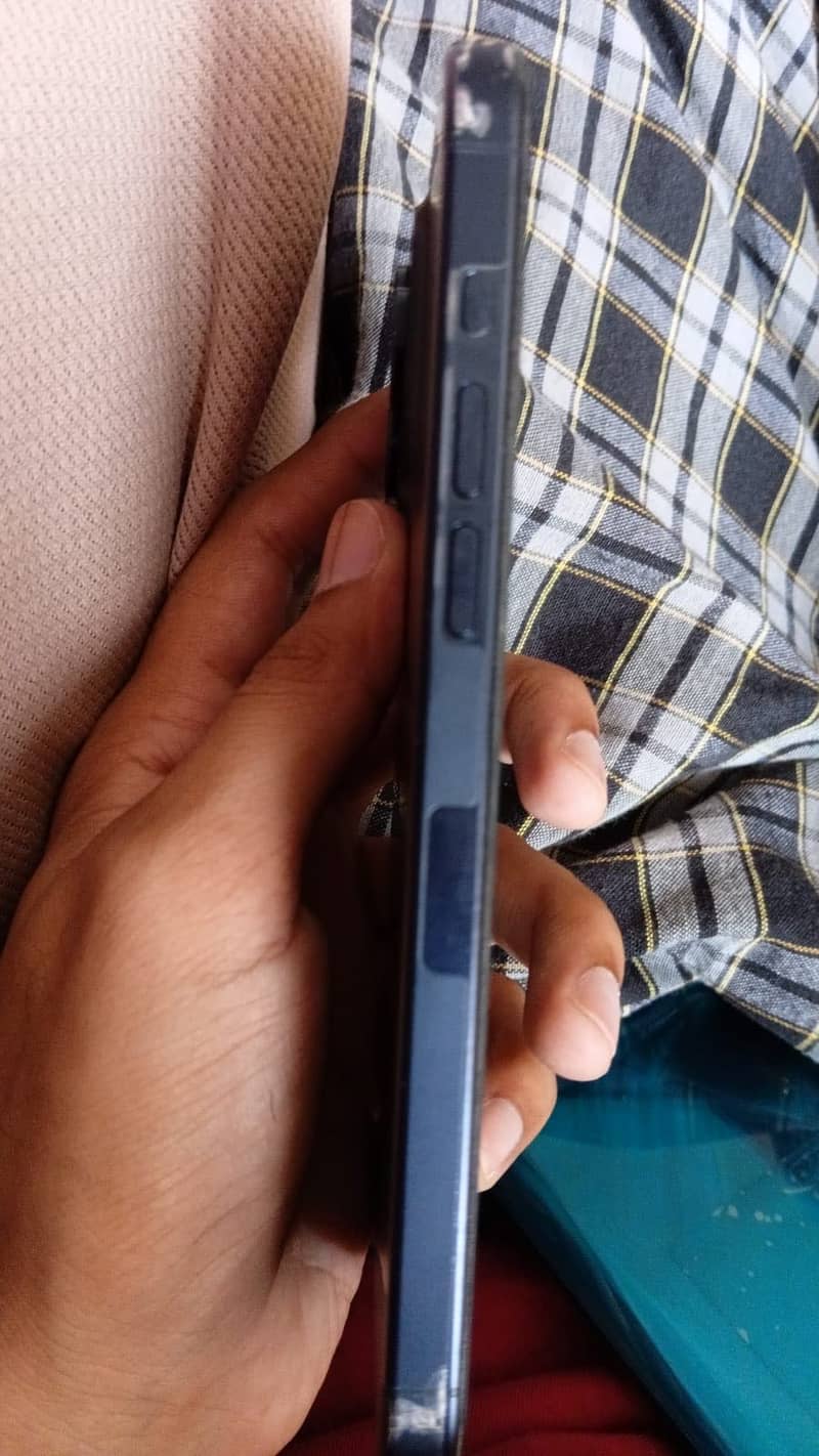 Apple iPhone 15 Pro Max 4