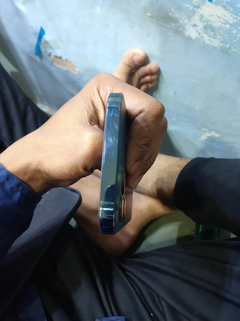 iphone 12 pro max 2