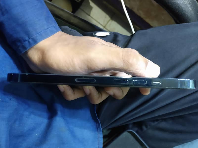 iphone 12 pro max 3
