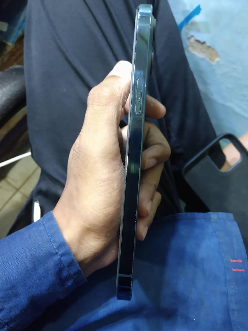 iphone 12 pro max 4