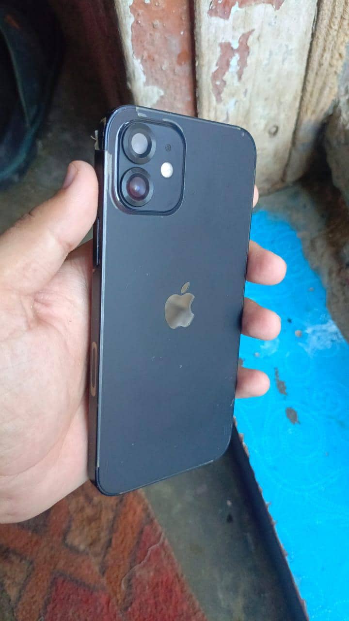 Apple iPhone 12 4