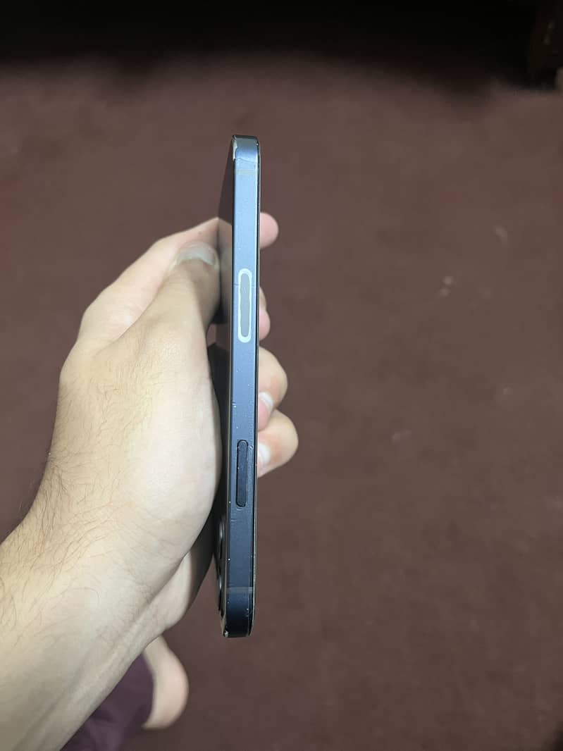 Apple iPhone 12 1