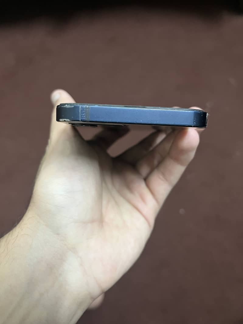 Apple iPhone 12 3