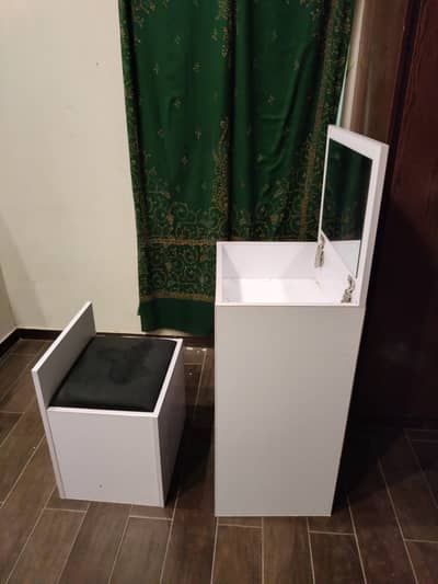 Closing Dressing table with Stool