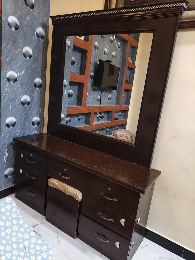 Dressing Table and Side Table 0