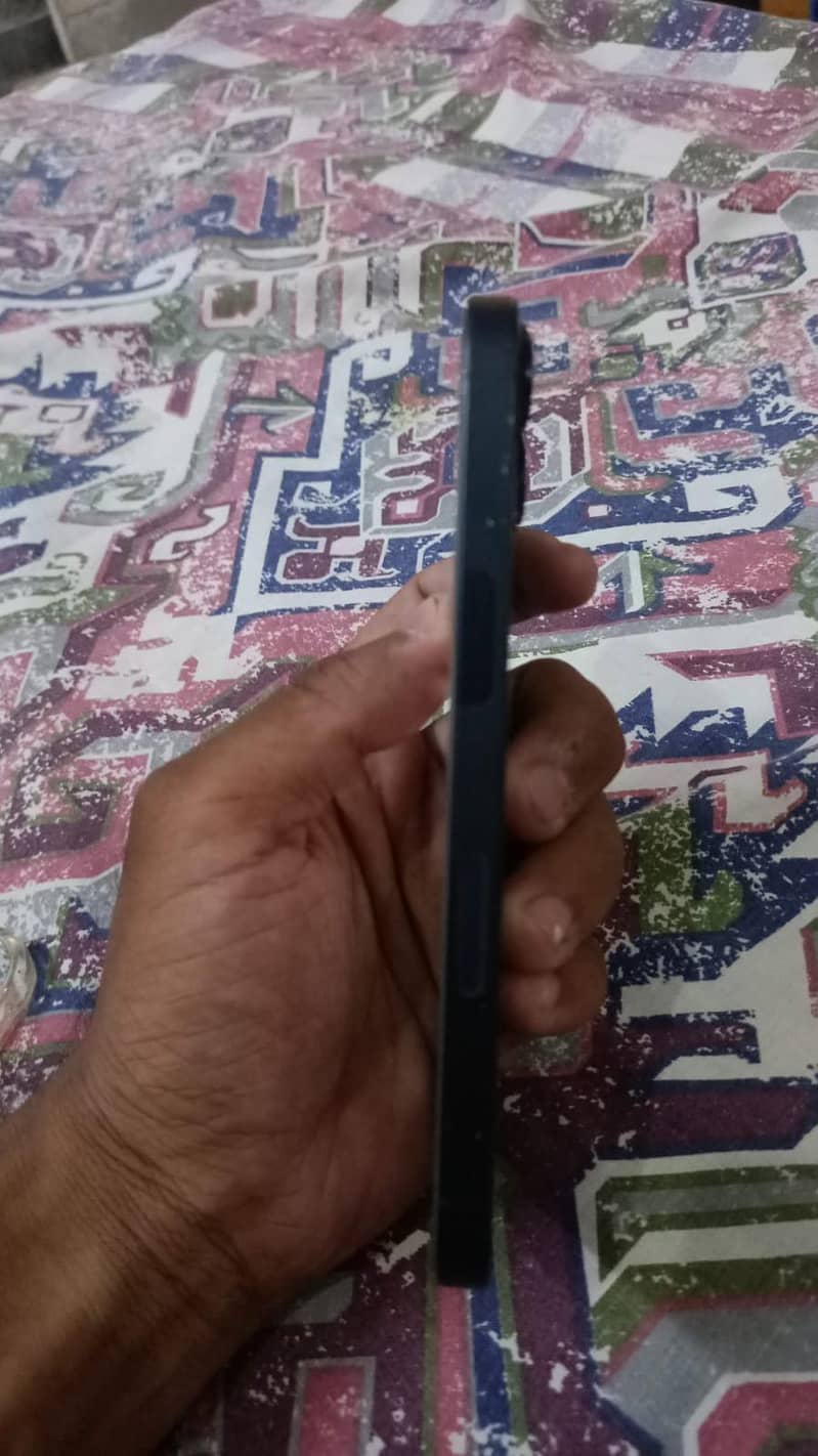 Apple iPhone 13 2