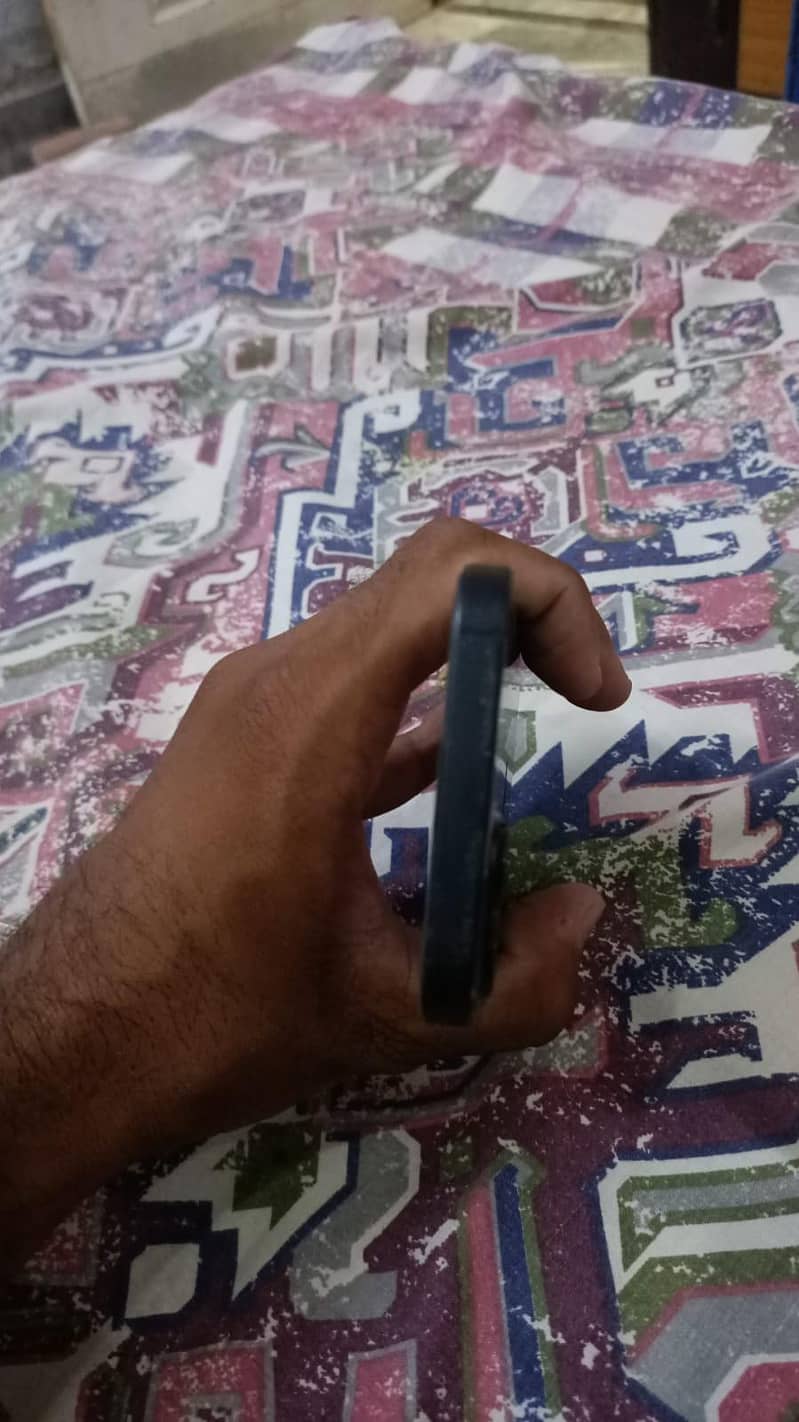 Apple iPhone 13 3