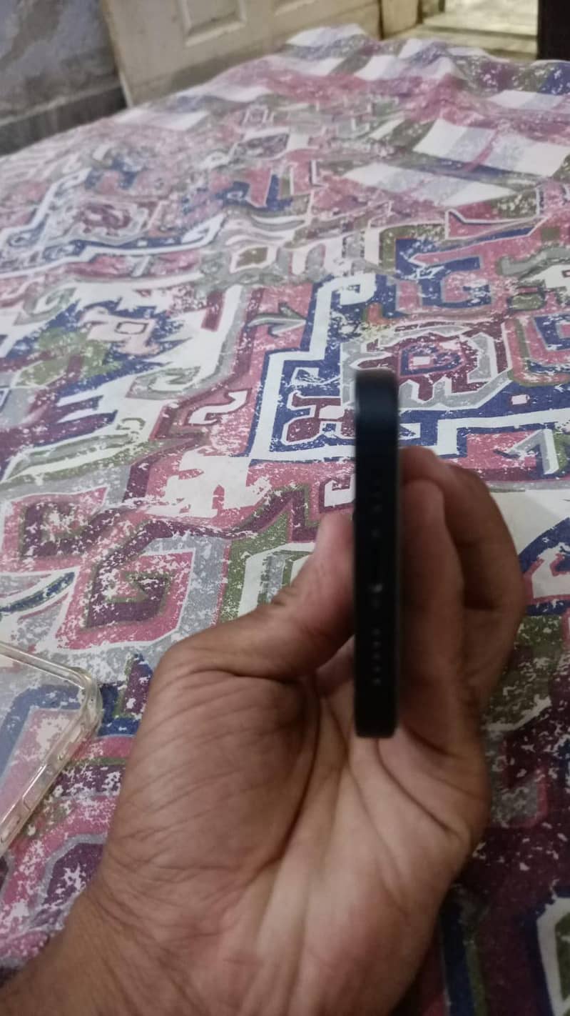 Apple iPhone 13 4