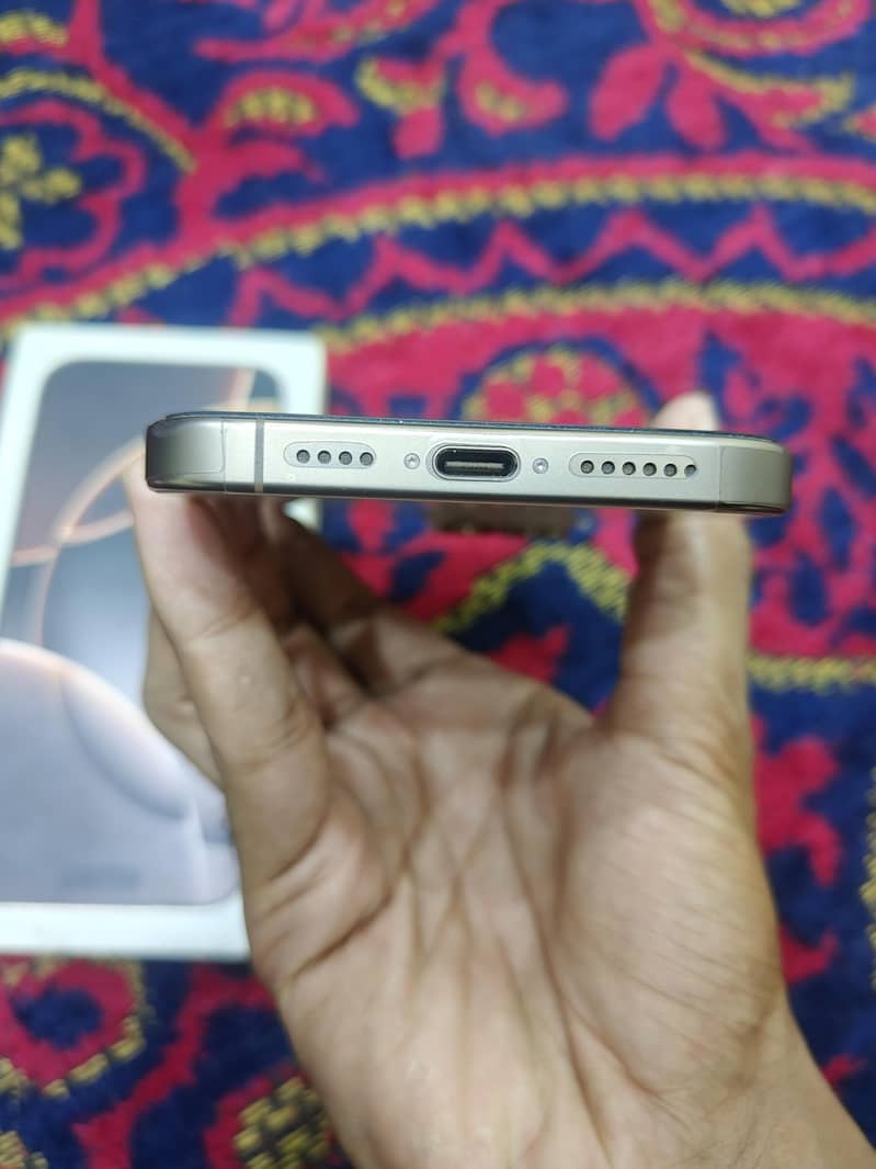 Apple iPhone 16 Pro Max 3