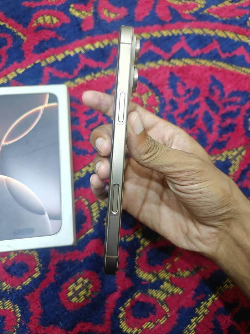 Apple iPhone 16 Pro Max 5
