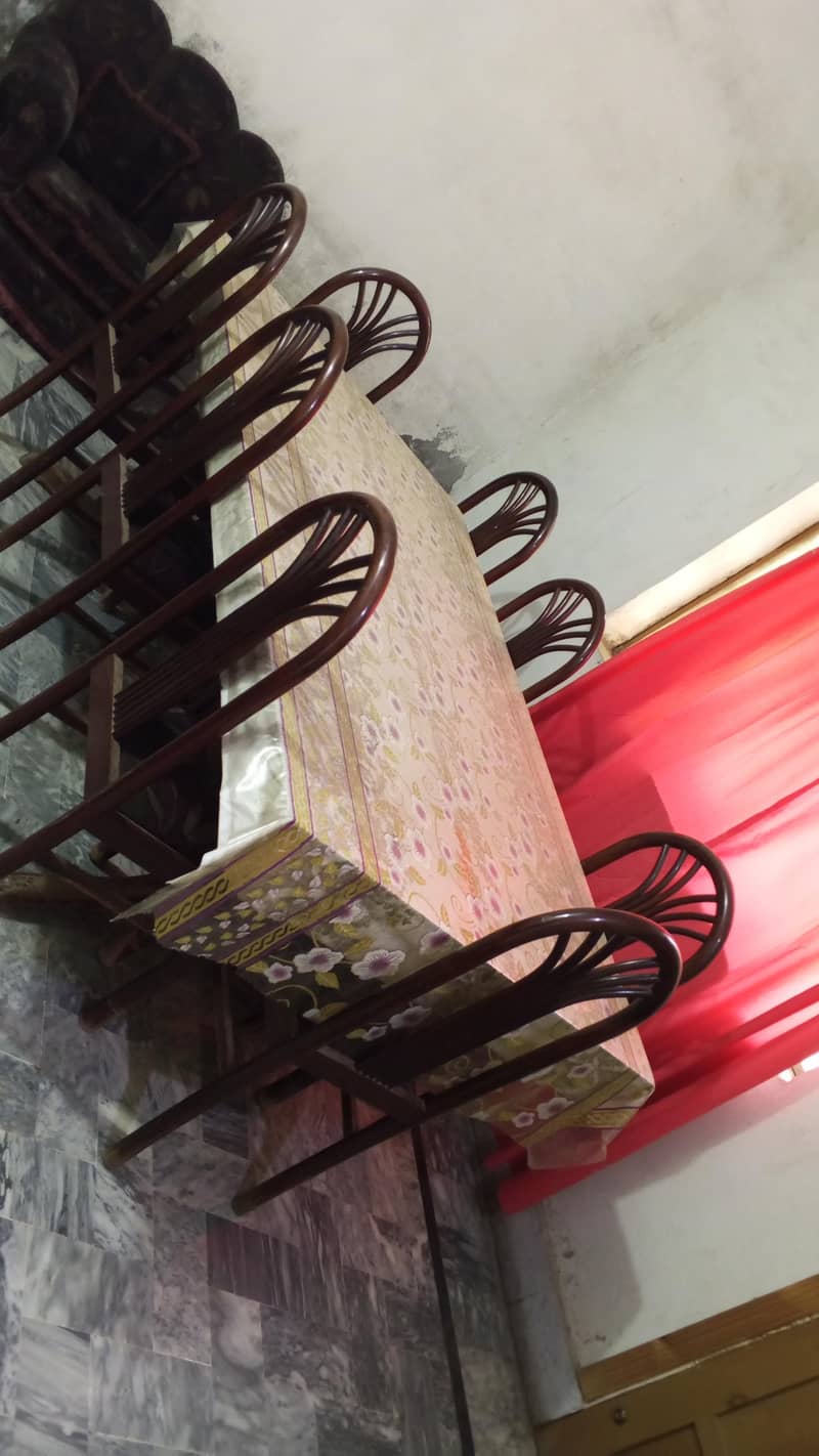 table and chairs 0