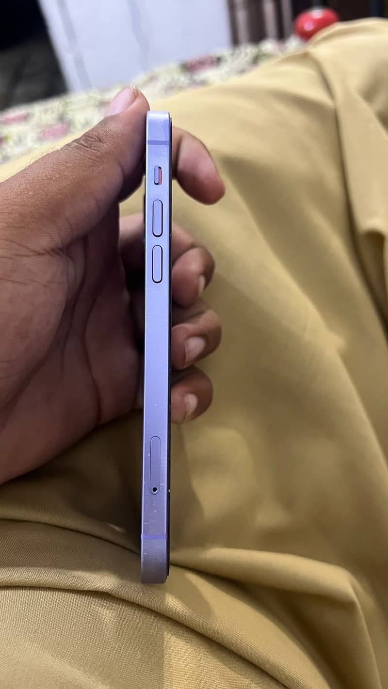 Apple iPhone 12 4