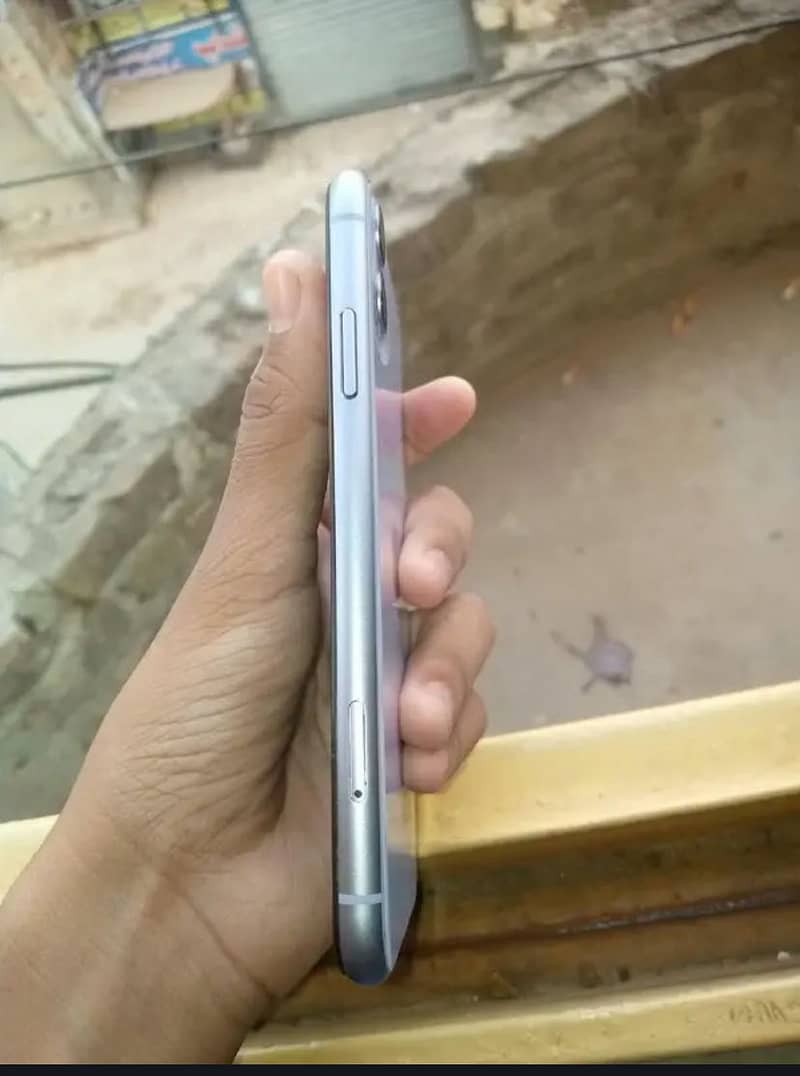 Apple iPhone 11 3
