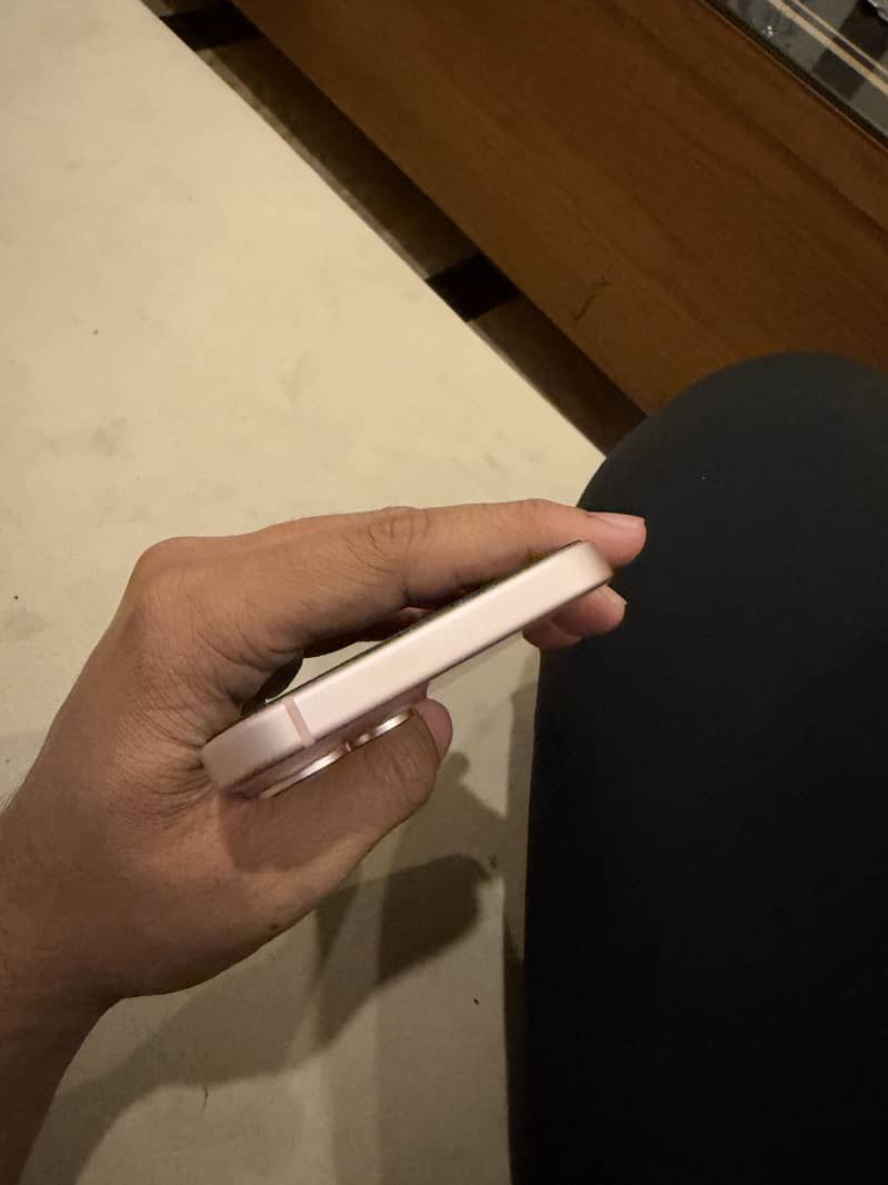 Apple iPhone 15 4