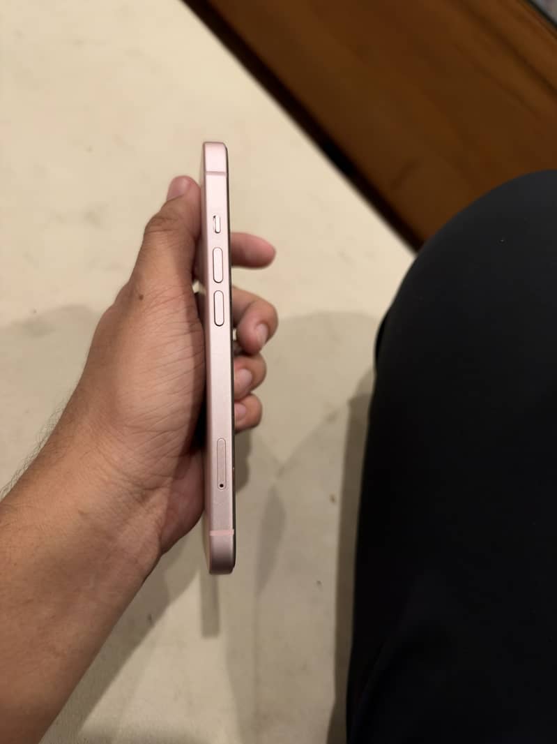 Apple iPhone 15 5
