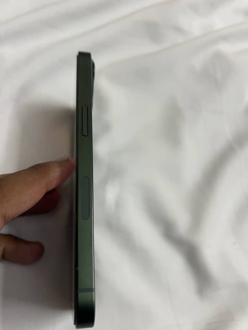 Apple iPhone 13 4