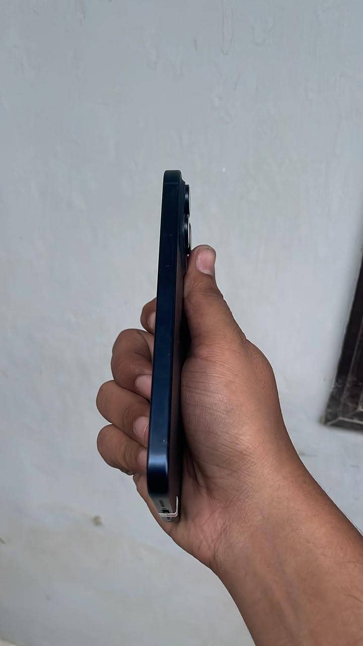 Apple iPhone 15 Pro Max 3