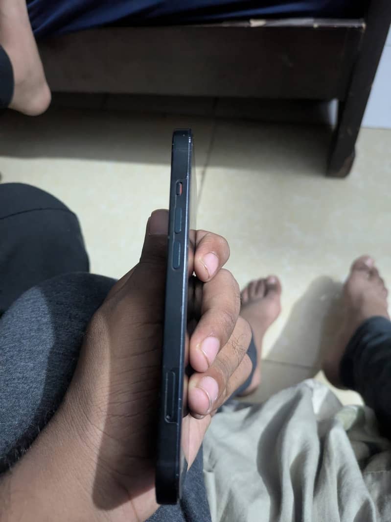 Apple iPhone 13 4
