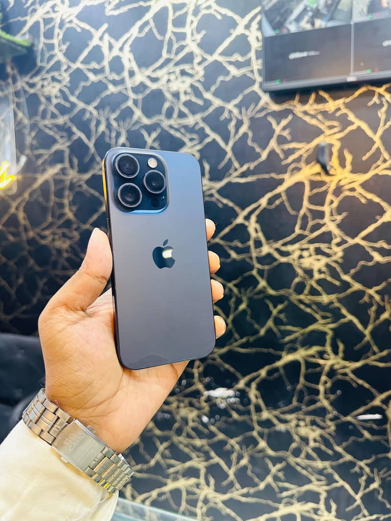 Apple iPhone 15 Pro 0