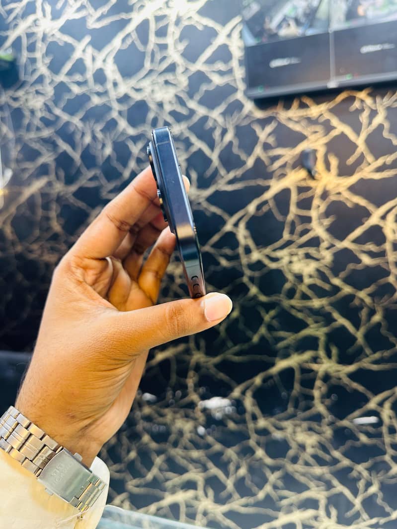 Apple iPhone 15 Pro 1