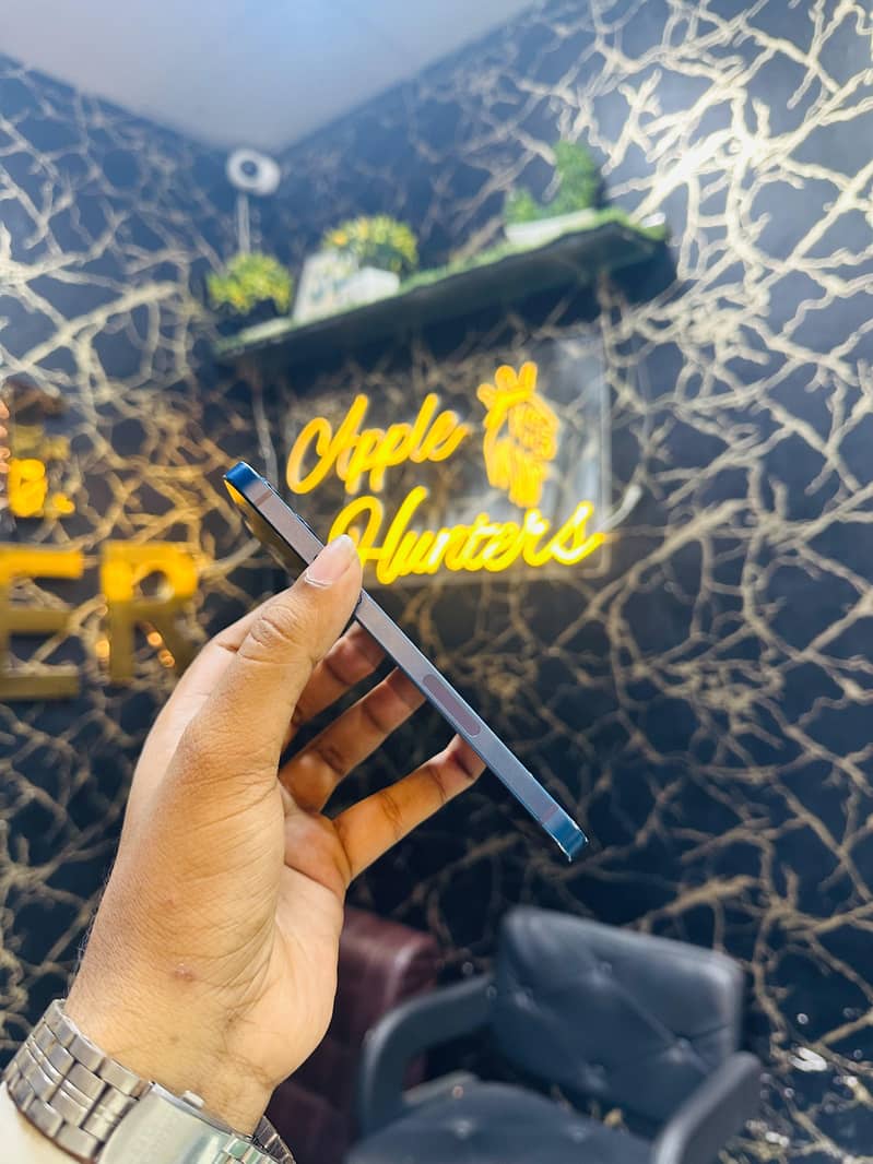 Apple iPhone 15 Pro 2