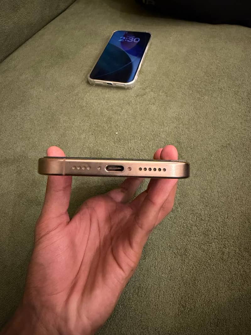 Apple iPhone 16 Pro Max 0