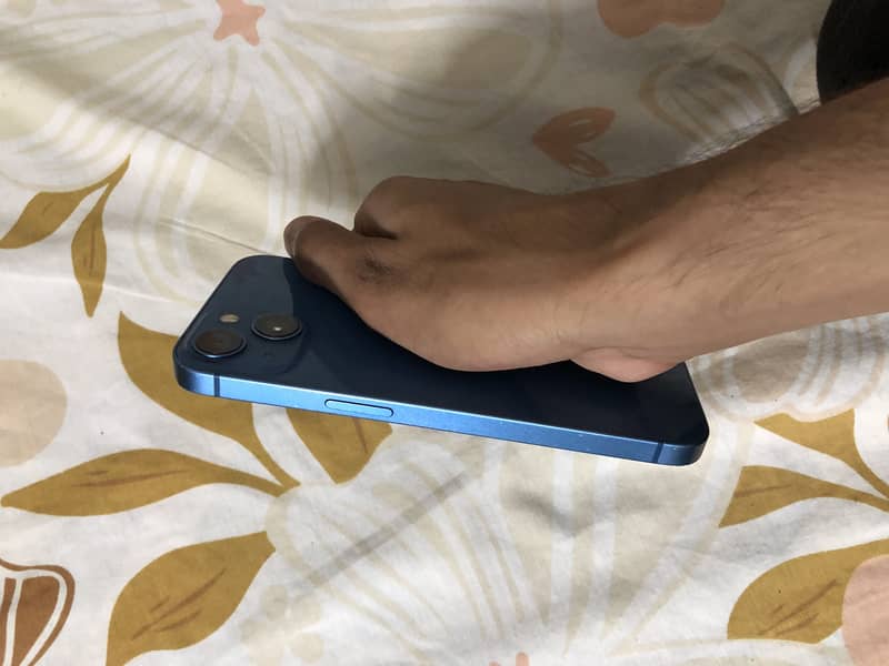 Apple iPhone 13 2