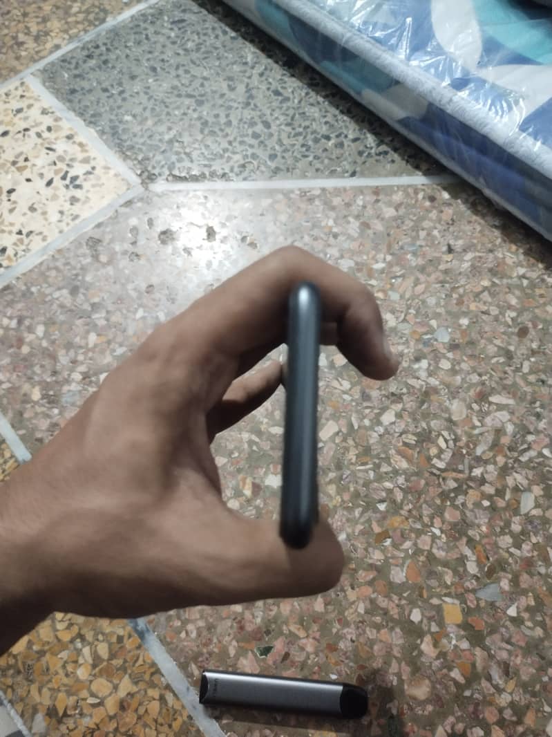 Apple iPhone 11 4