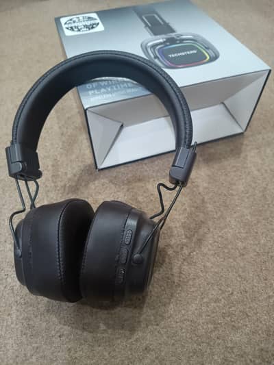 Wireless Bluetooth Headphones in Excellent Condition! See Description.