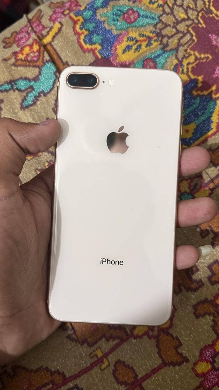 Apple iPhone 8 Plus 0