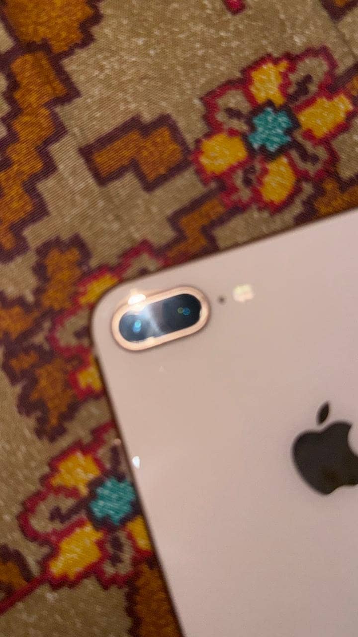Apple iPhone 8 Plus 1