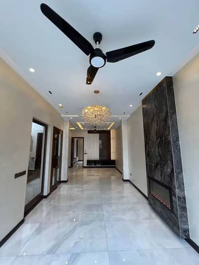 1 KANAL UPPER PORTION AVAILABLE FOR RENT IN DHA PHASE 3