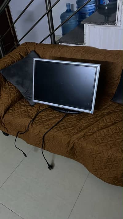 Used 23 inch VGA monitor for laptop/pc/cctv