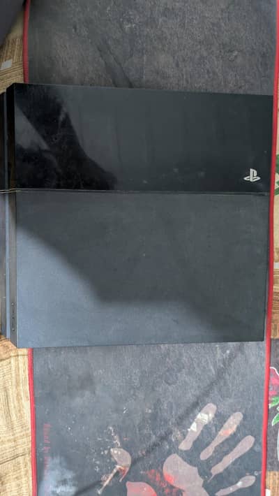 PS4 used with control and games