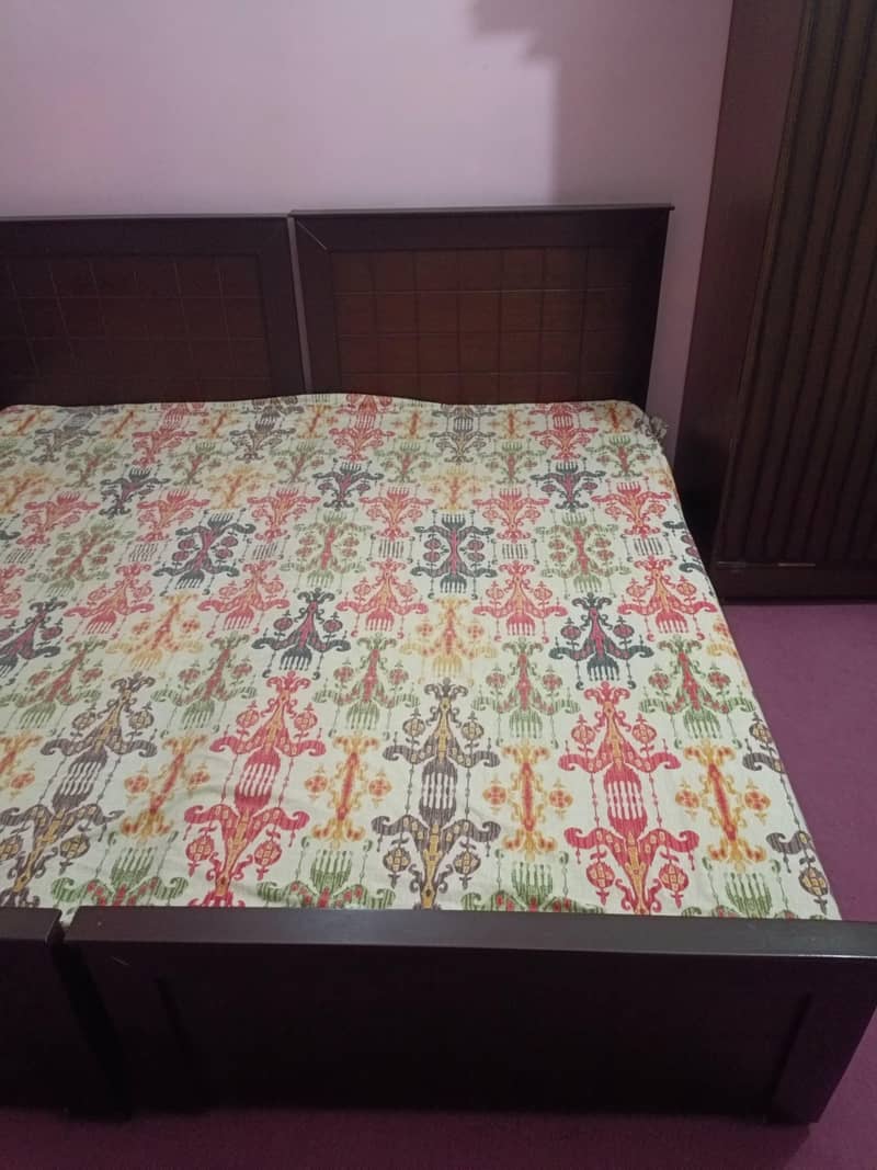 2 Single Beds Without Mattress Set 0