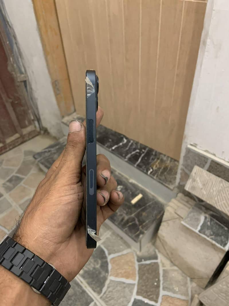 Apple iPhone 13 1