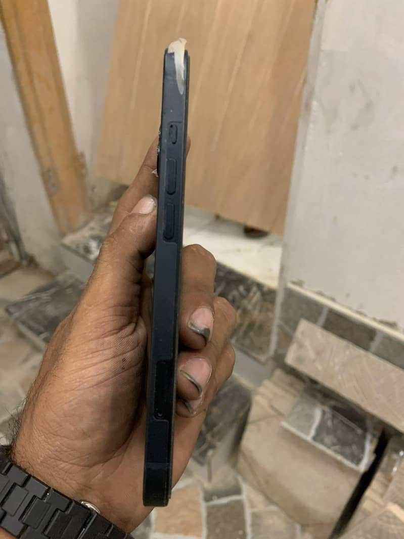 Apple iPhone 13 2