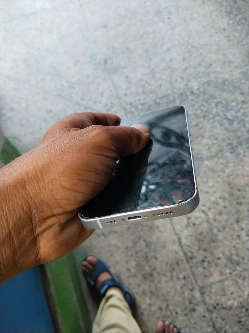Apple iPhone 14 3