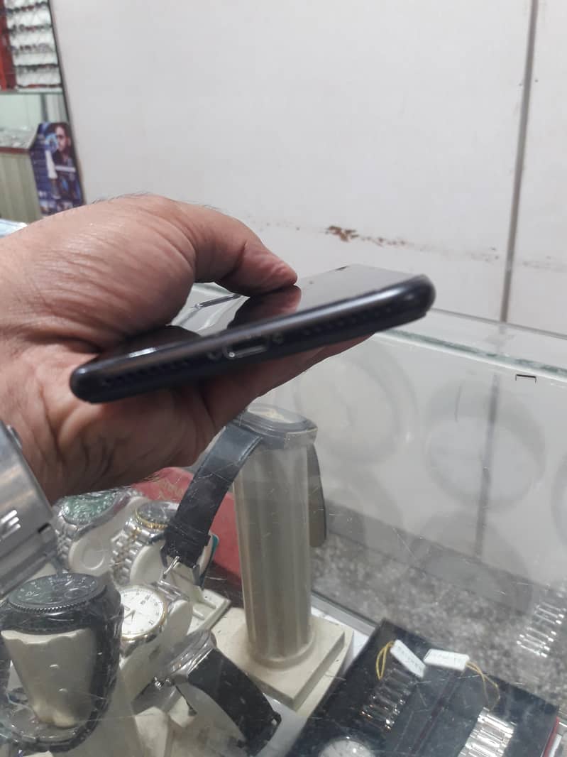 Apple iPhone 7 Plus 4