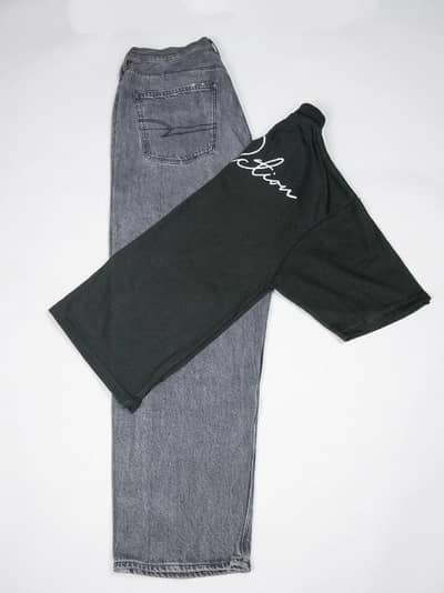 American Eagle Ripped Acid Wash Jeans + Nexgen Drop-Shoulder Tee